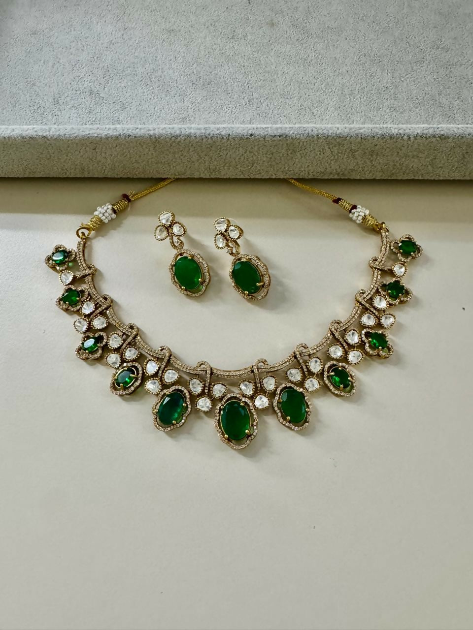 Emerald Green Antique AD and polki necklace