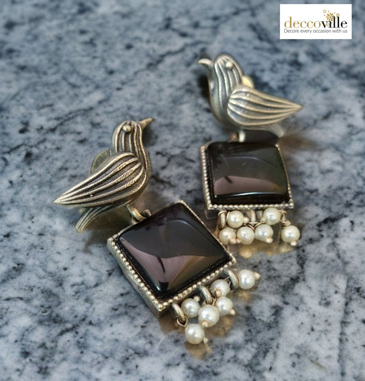 Antique Motif Bird Earring