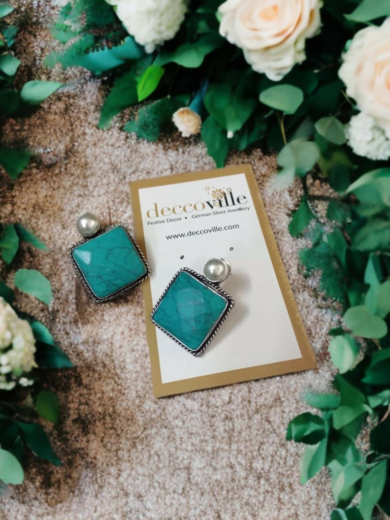 Sophisticated Square Pearl Studs