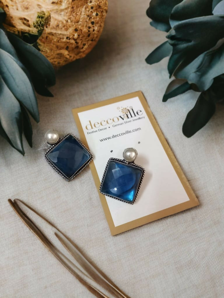 Sophisticated Square Pearl Studs
