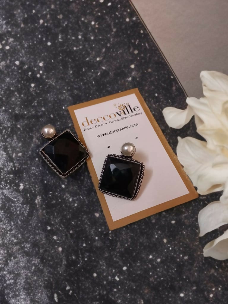 Sophisticated Square Pearl Studs