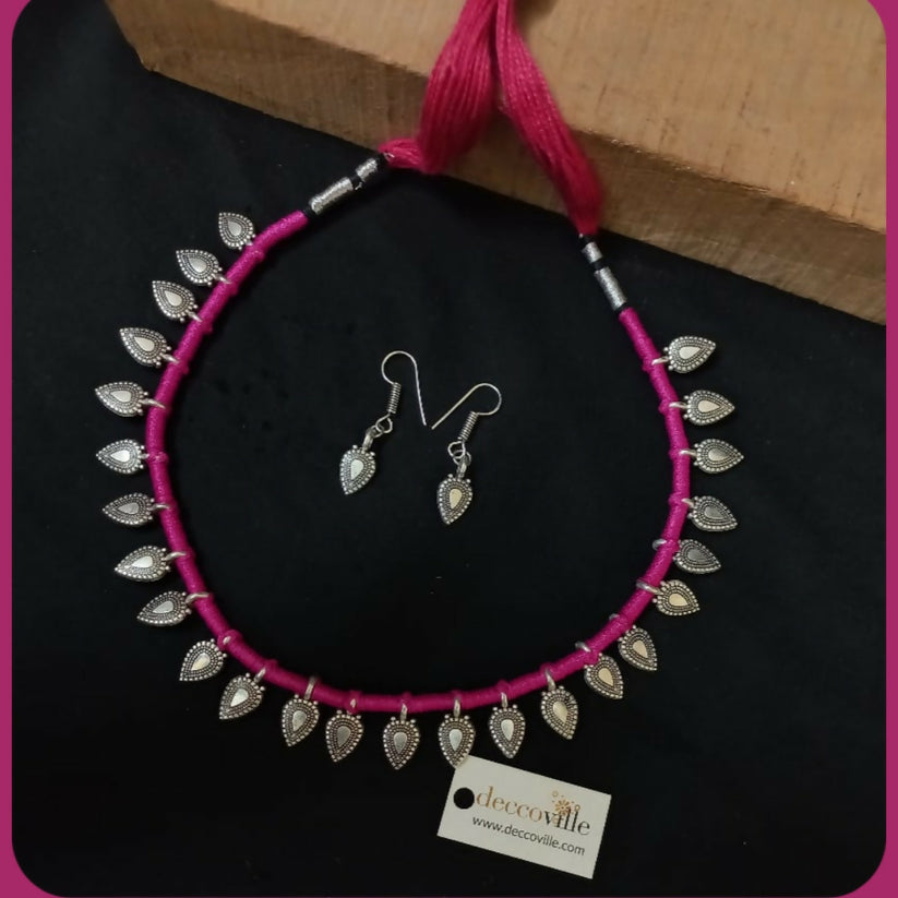 Thread Necklace – MESH EXCLUSIVES
