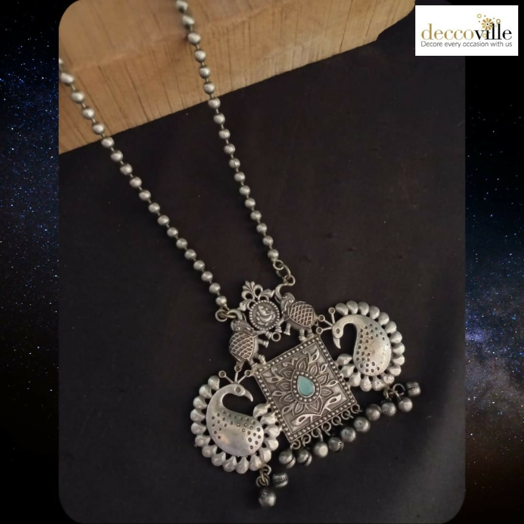 Radiant Peacock Design Cocktail Chain Pendant – MESH EXCLUSIVES