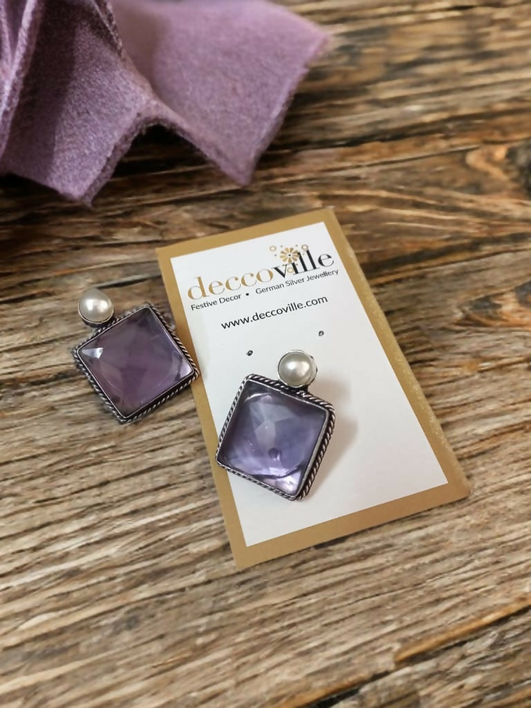 Sophisticated Square Pearl Studs