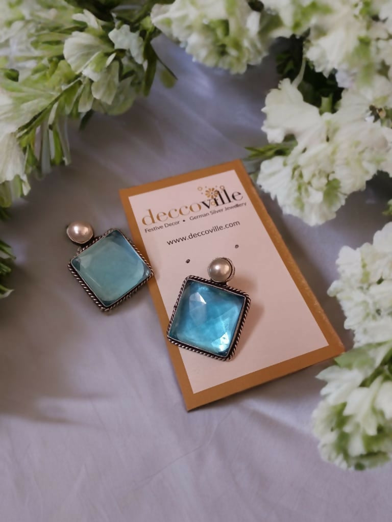 Sophisticated Square Pearl Studs