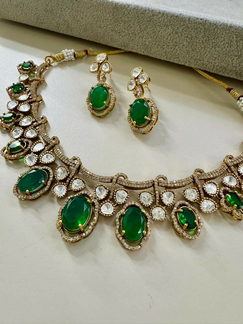 Emerald Green Antique AD and polki necklace